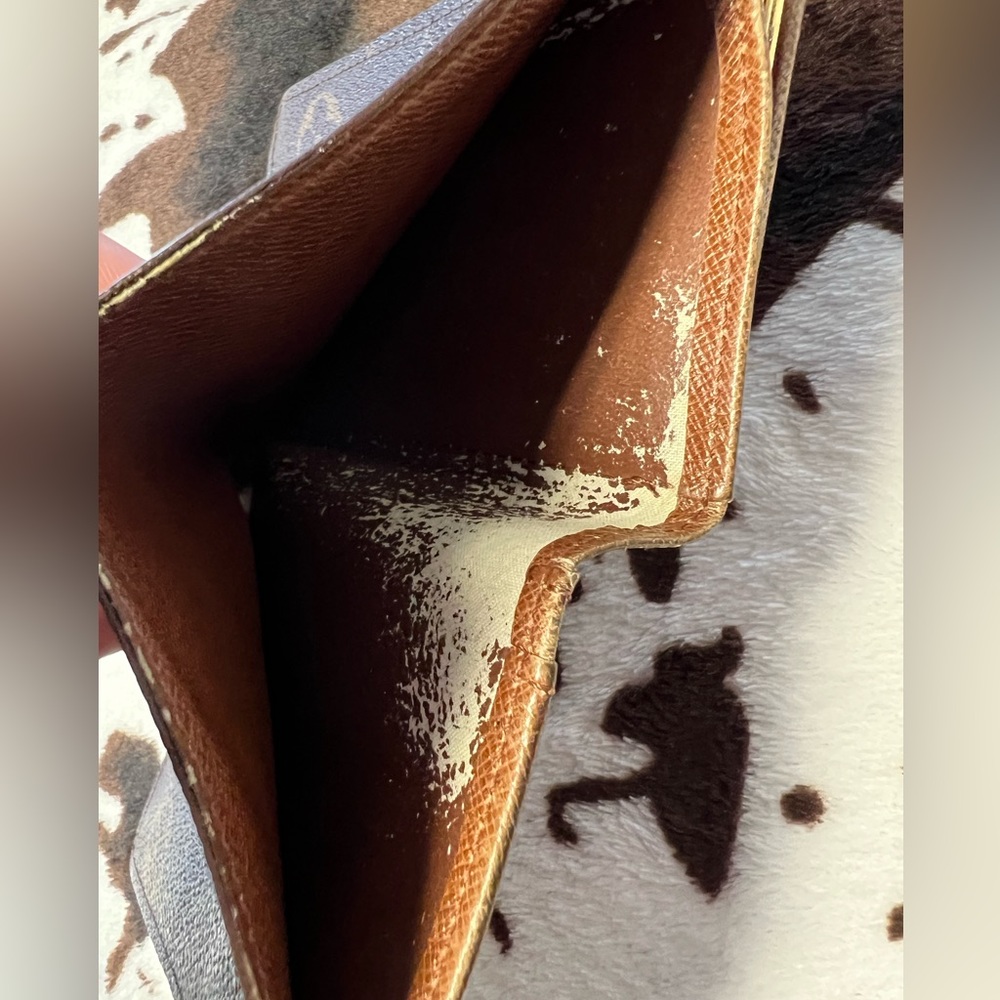 Louis Vuitton Kisslock Wallet - Picture 4 of 7